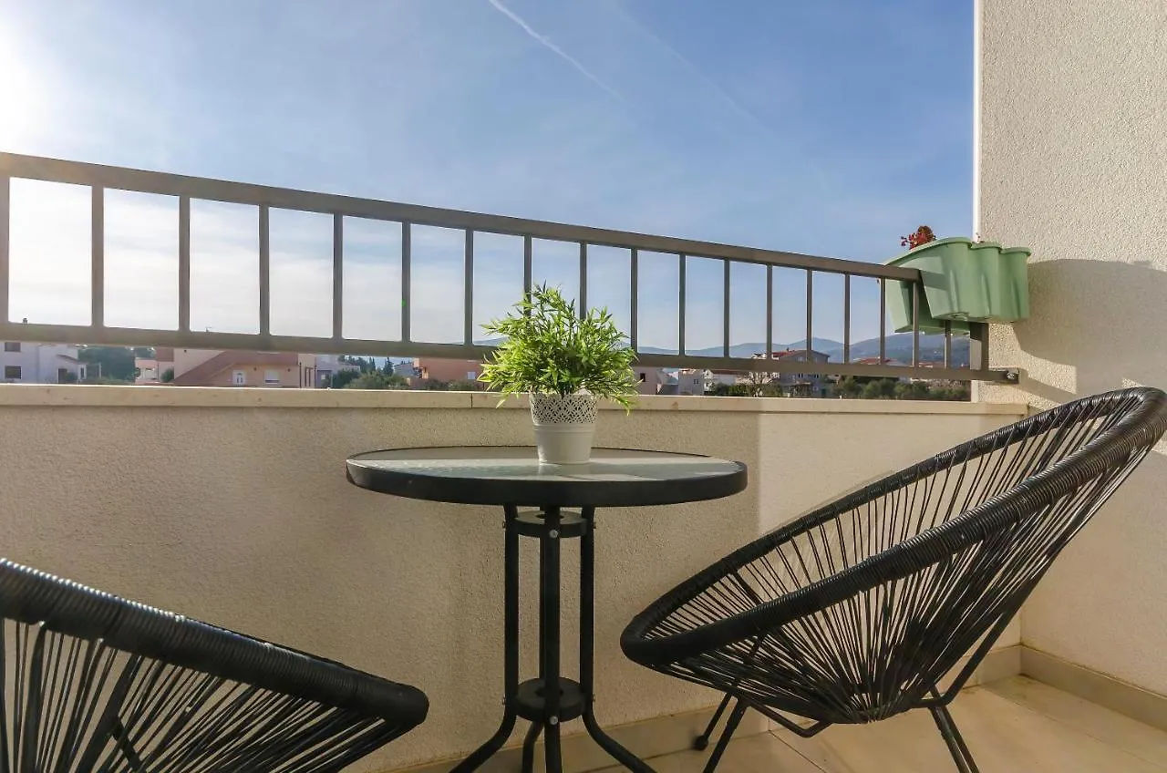 Apartment Oliva Kastela Croatia