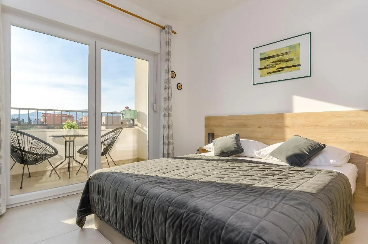 Apartment Oliva Kastela Croatia