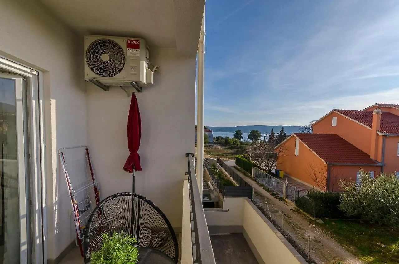 Apartment Oliva Kastela 0*,