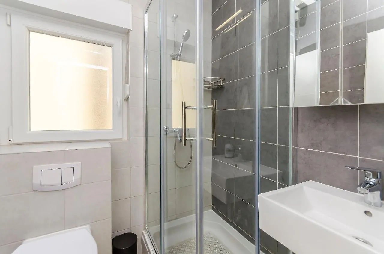 Apartment Oliva Kastela 0*,  Croatia