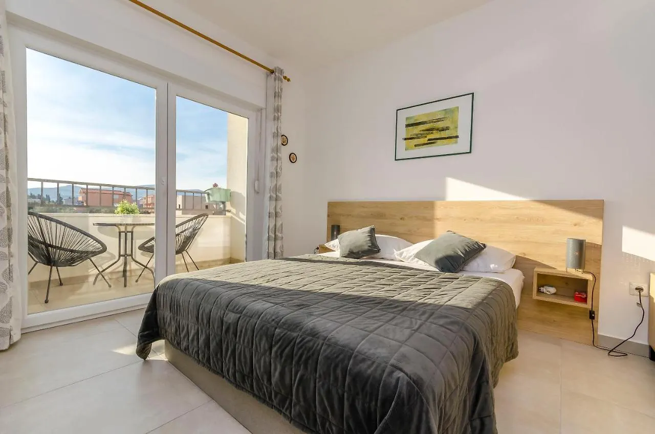 Apartment Oliva Kastela Croatia